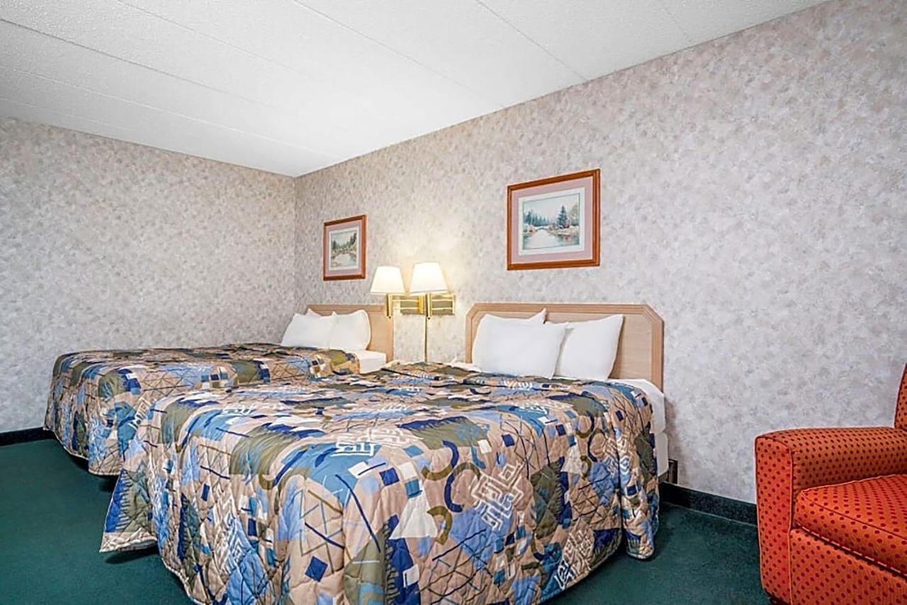 Days Inn Hotel & Conference Center 拉克罗 外观 照片