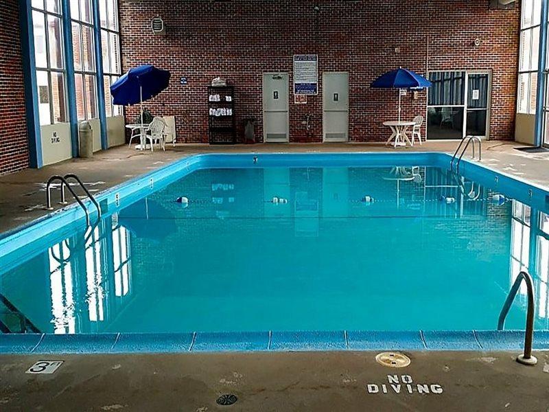 Days Inn Hotel & Conference Center 拉克罗 外观 照片