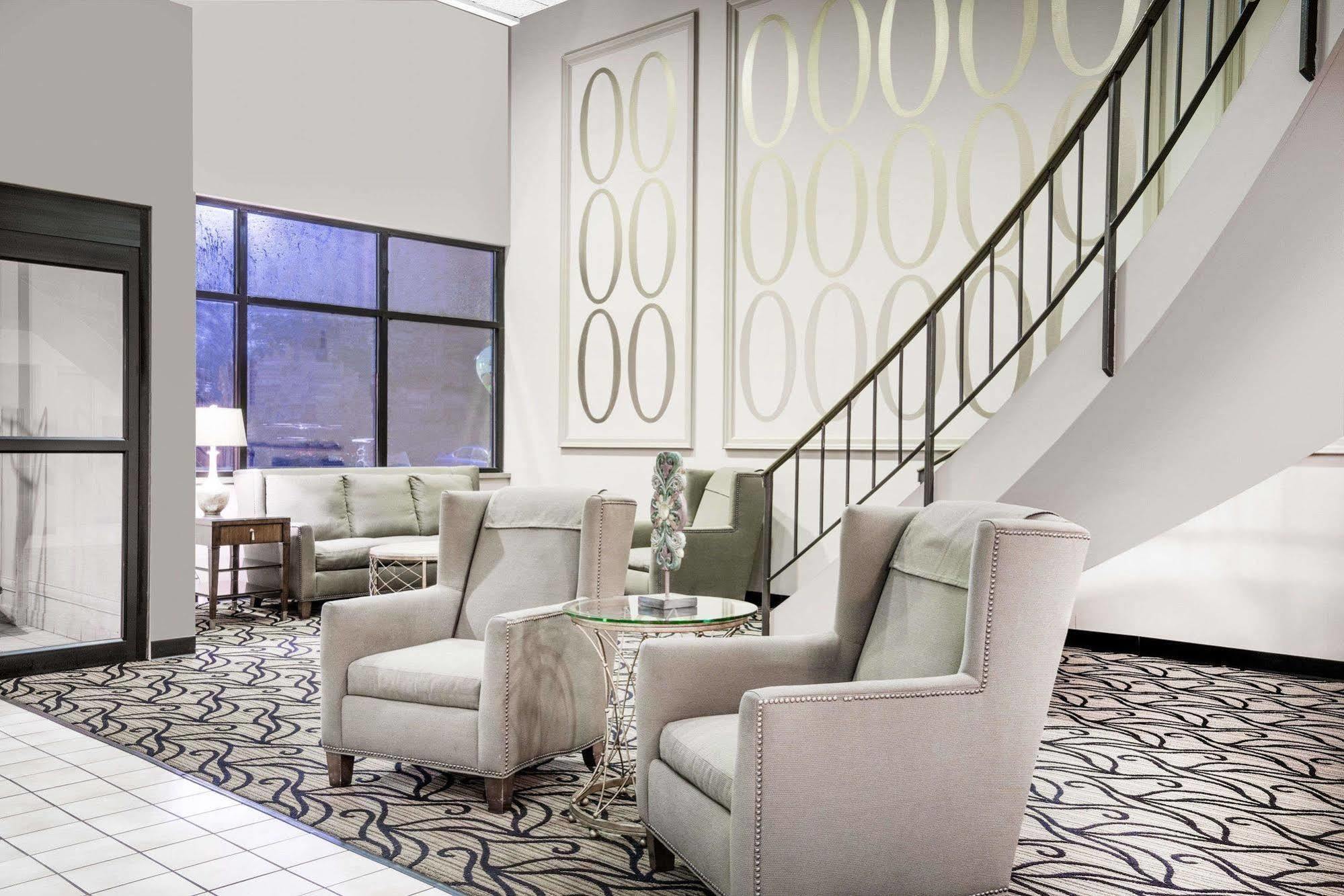 Days Inn Hotel & Conference Center 拉克罗 外观 照片