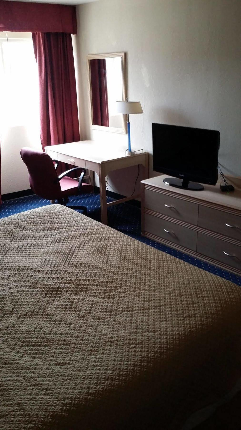 Days Inn Hotel & Conference Center 拉克罗 外观 照片